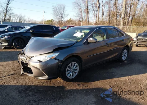 2015 Toyota Camry Le z USA, uszkodzony, nr VIN 4T4BF1FKXFR448724